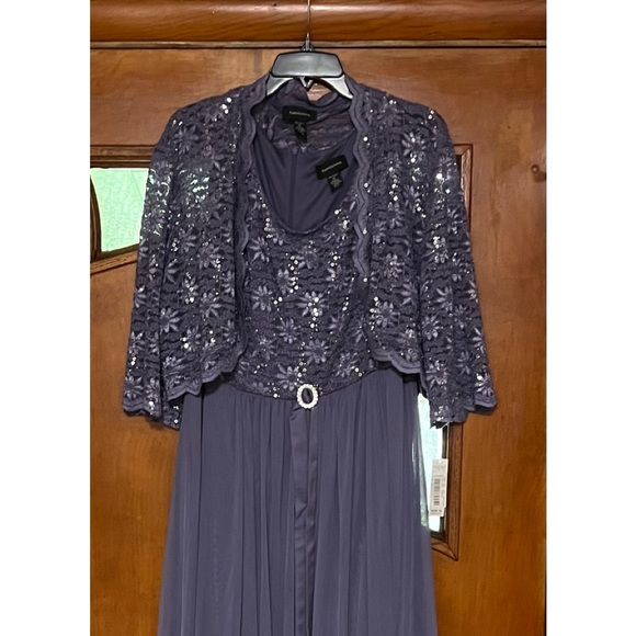 NWT Woman’s Lavender Dress 2 pieces Size 18 - Picture 1 of 3